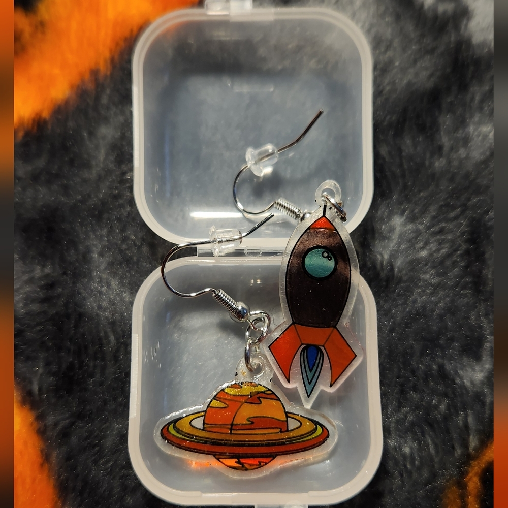 Out of this world earrings ✨️